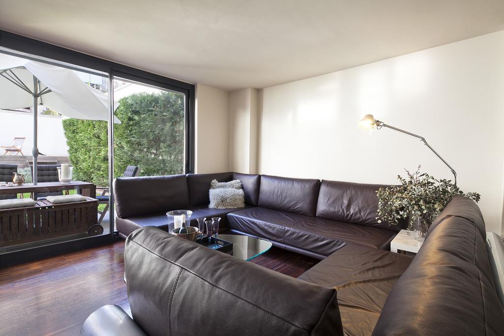Apartment Barcelona Rentals - Private Pool And Garden Center Екстер'єр фото