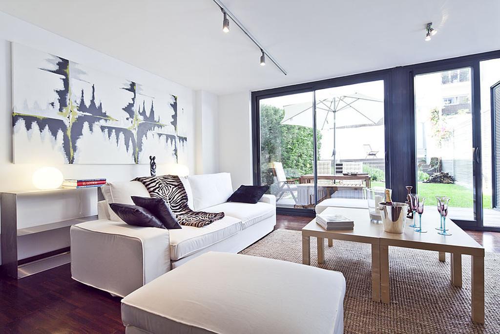 Apartment Barcelona Rentals - Private Pool And Garden Center Екстер'єр фото